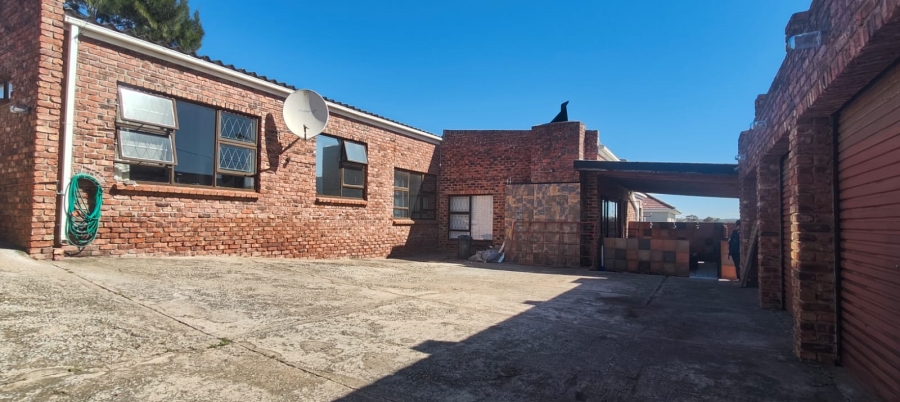 4 Bedroom Property for Sale in Newton Park Eastern Cape